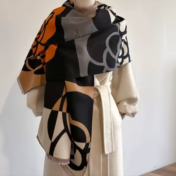 NEW Cashmere Blended Shawl/Scarf & Camellia Flower Bag Charm/Key Chain Set - Picture 2 of 14